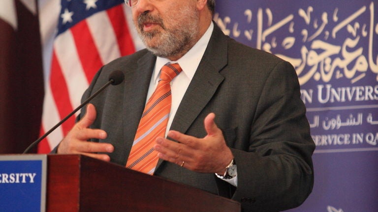 Scholar Presents an Arab View of Challenges Facing Next US Administration