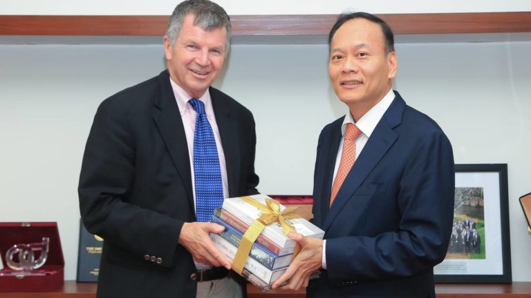 Ambassador of Thailand to Qatar visits GU-Q